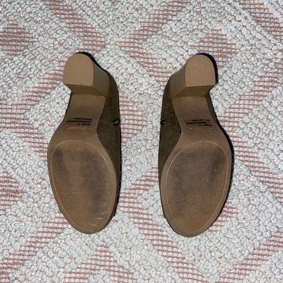 Wood Block Heels - Picture 3 of 4